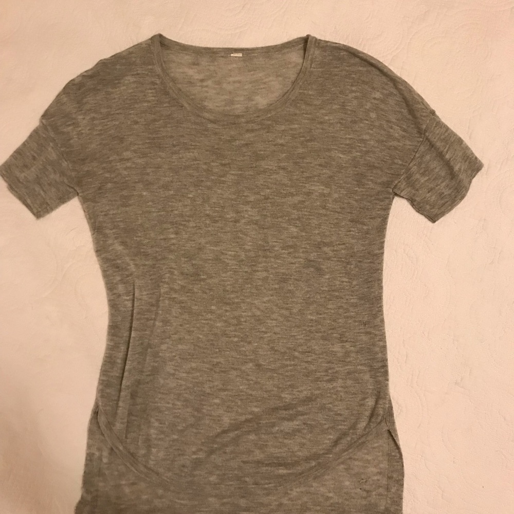 Lululemon gray sweater tee-shirt size 4/6 - Picture 3 of 5